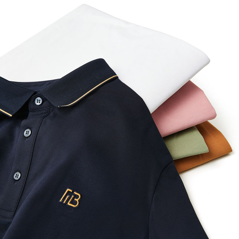 Kişisel Logo nakışları ve polyester kumaşları ile erkeklerin katı renkli golf polo gömleği