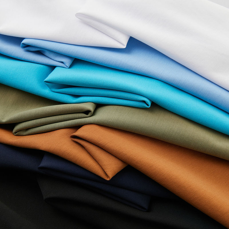 Kişiselleştirilmiş Erkek Polo Golf Tişörtü 170-210 Gram Kişiselleştirilmiş Logo 95% Pamuk 5% Spandex