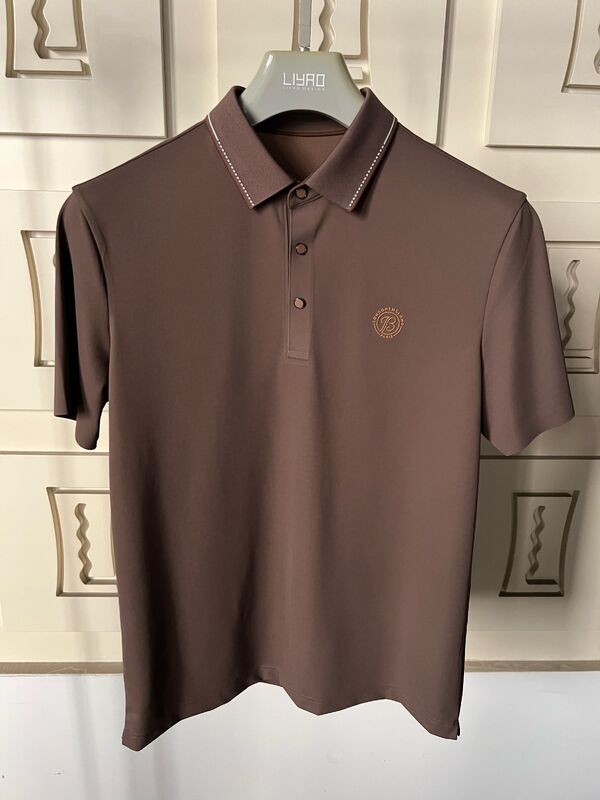 Lüks Erkek Polo Gömlekleri. Kontrastlı yakalı minimalist tasarım, yüksek kaliteli işçilik Erkekler Tişörtleri Meslek Tişört Fabrikası.