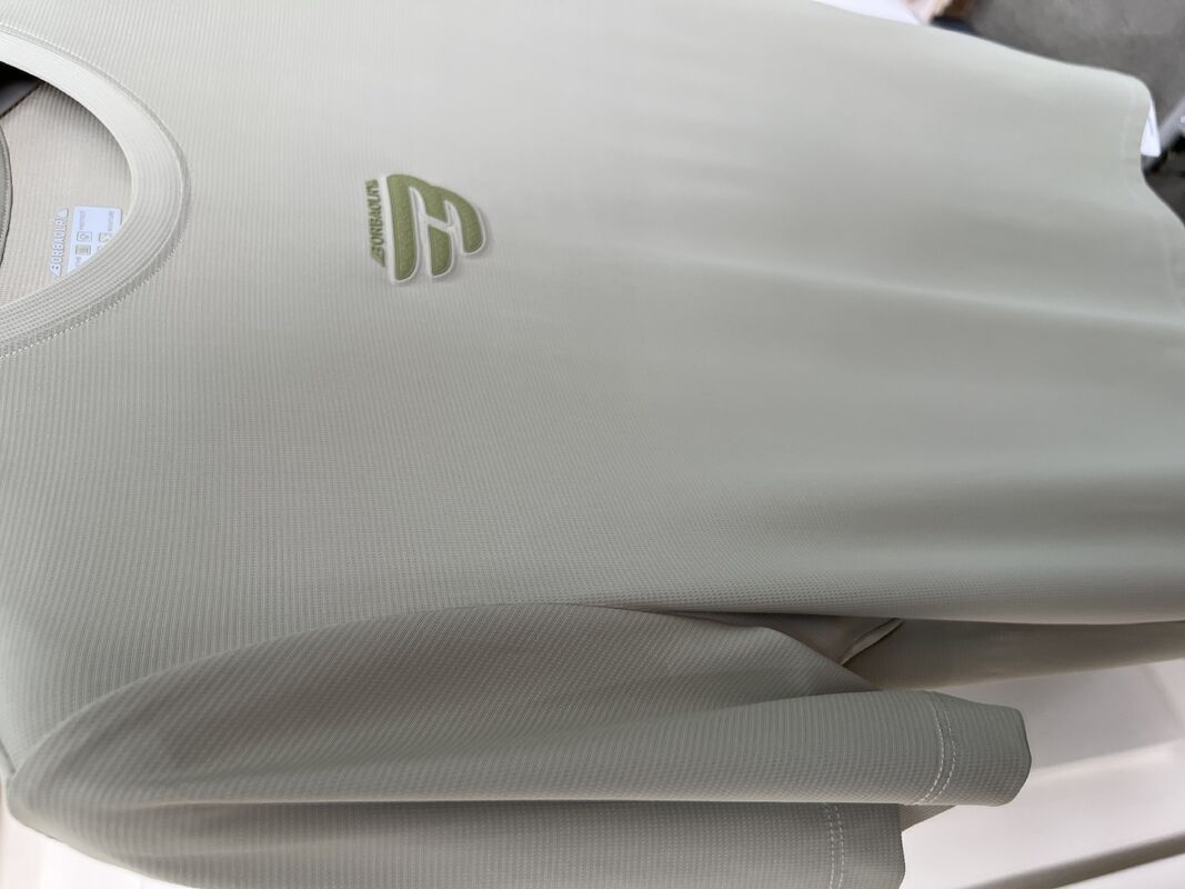 Erkeklerin Zeytin Yeşil Spor Setini Özelleştir - Kısa - Kollu T-shirt & Pantolon, Nefes Alıcı Kumaş T-shirt Erkekler için