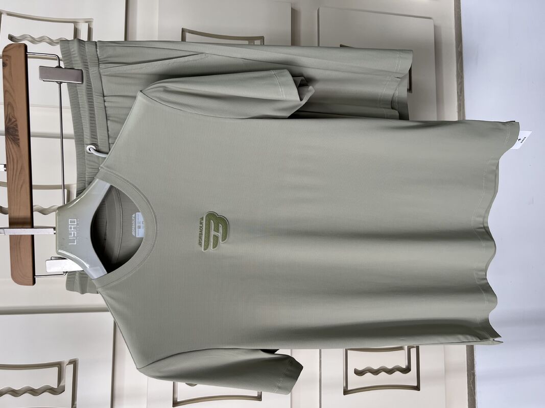 Erkekler Yüksek Kaliteli Fitness Koşu Şortları Nefes Alıcı Hızlı Kuruyan Malzeme Diz Uzunluğu Yaz Sırt Cep Cep Basit Tasarım