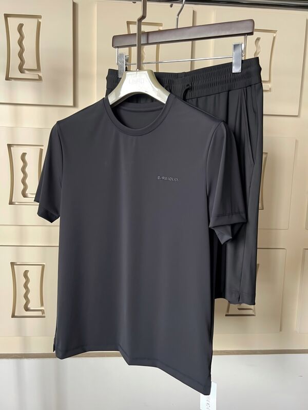 Erkekler Yüksek Kaliteli Fitness Koşu Şortları Nefes Alıcı Hızlı Kuruyan Malzeme Diz Uzunluğu Yaz Sırt Cep Cep Basit Tasarım